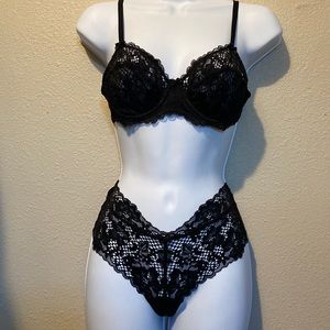 Adore Me Matching Bra & Panty Set